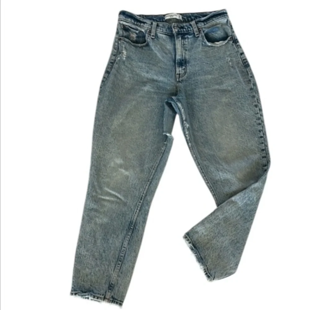 Abercrombie The Mom High Rise jean size 29 well worn distressed